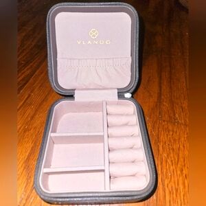 Compact Gray Accessory Organizer Compartments For Travel 4"×4"x2"